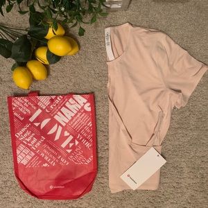 Lululemon tee🍋